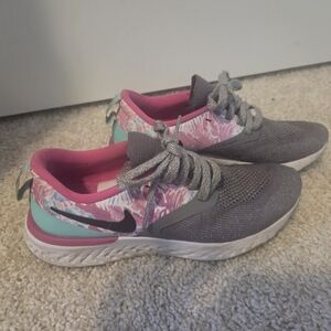 Nike Odysses Women's Gray and Pink Athletic Shoes
